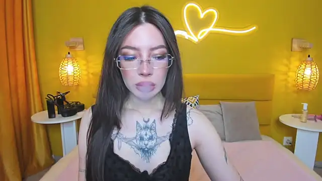 IvyDainty online show from May 3, 2026, 1:22 am