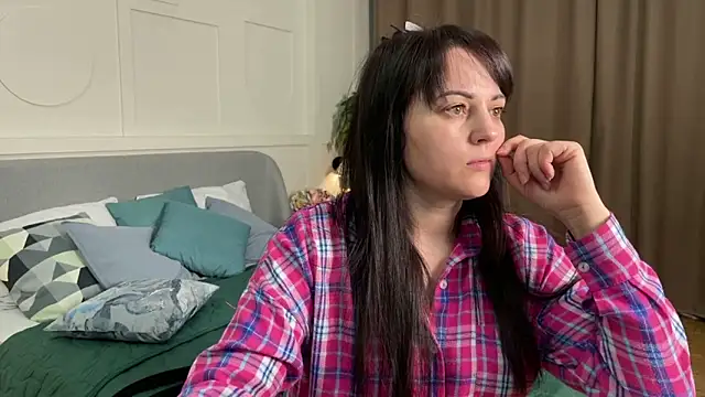  SilkyShadow  online show from February 2, 2026, 1:04 am