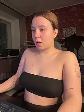 AnnaSeint online show from February 13, 2026, 6:41 pm