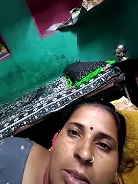 Snapshot of Reena_lodha chatting on May 8, 2026, 4:00 pm Reena lodha online show from May 8, 2026, 4:00 pm