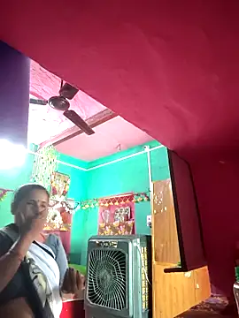 Snapshot of Reena_lodha chatting on May 12, 2026, 11:49 am Reena lodha online show from May 12, 2026, 11:49 am