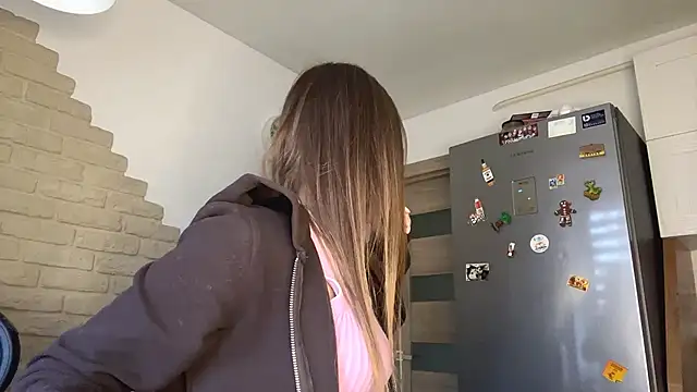 Snapshot of ElsieKuhlmann chatting on March 15, 2026, 5:36 am ElsieKuhlmann online show from March 15, 2026, 5:36 am