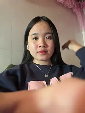 Snapshot of Gwen879 chatting on January 14, 2026, 2:42 pm Gwen879 online show from January 14, 2026, 2:42 pm