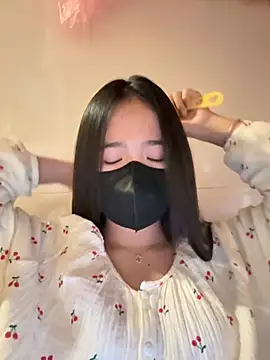 Snapshot of Gwen879 chatting on March 10, 2026, 2:15 am Gwen879 online show from March 10, 2026, 2:15 am