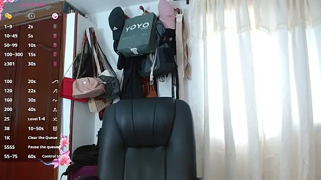 Scarlett 3X online show from March 18, 2026, 8:32 pm