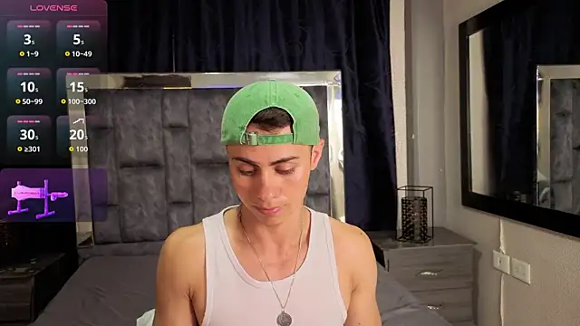 LeoMonnroe online show from July 23, 2026, 1:58 am