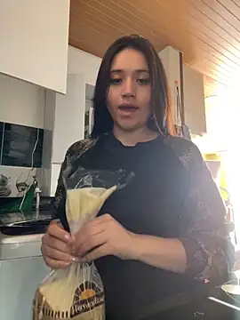 Veronica Wins  online show from May 3, 2026, 3:04 pm