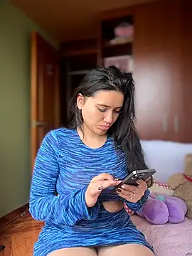 Veronica Wins  online show from June 25, 2026, 2:11 pm
