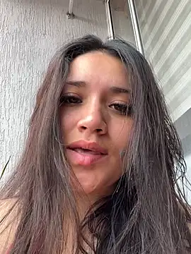 Veronica Wins  online show from April 24, 2026, 3:36 pm