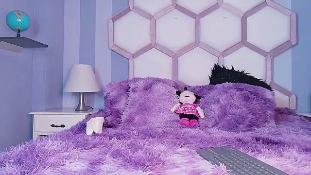 yvi taylor online show from February 4, 2026, 12:55 pm