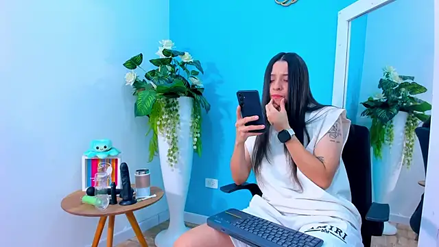 Snapshot of ViictoriiaSaenz chatting on March 4, 2026, 4:42 am ViictoriiaSaenz online show from March 4, 2026, 4:42 am