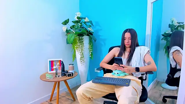 Snapshot of ViictoriiaSaenz chatting on March 5, 2026, 4:09 am ViictoriiaSaenz online show from March 5, 2026, 4:09 am