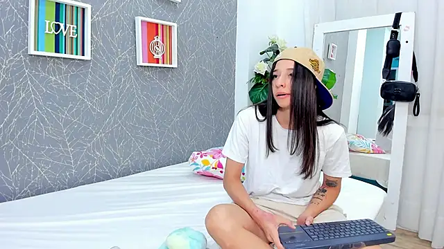 ViictoriiaSaenz online show from May 8, 2026, 3:54 am