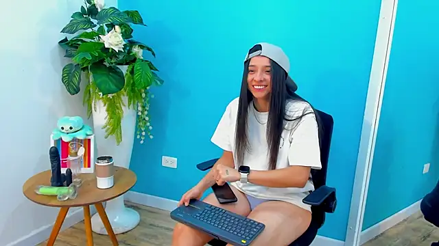 Snapshot of ViictoriiaSaenz chatting on March 2, 2026, 4:46 am ViictoriiaSaenz online show from March 2, 2026, 4:46 am