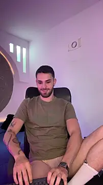 Snapshot of Apolo_lux1 chatting on March 20, 2026, 8:43 pm Apolo lux1 online show from March 20, 2026, 8:43 pm