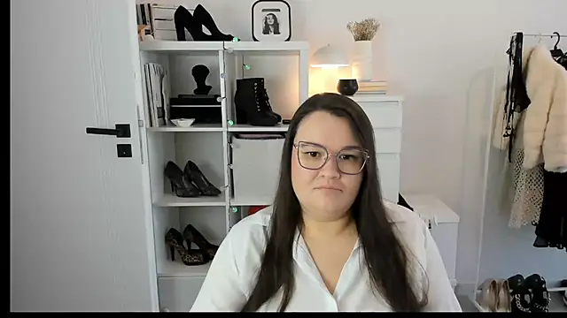 HollyDanceSoul online show from February 28, 2026, 8:14 am