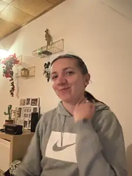 Snapshot of Marina_und_Jayden chatting on March 15, 2026, 9:44 pm Marina und Jayden online show from March 15, 2026, 9:44 pm