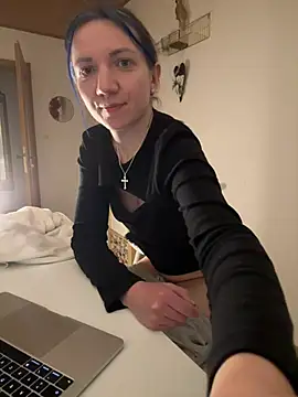 Snapshot of Marina_und_Jayden chatting on February 26, 2026, 10:10 pm Marina und Jayden online show from February 26, 2026, 10:10 pm