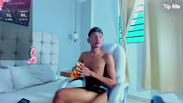 twink royale18 online show from January 16, 2026, 6:12 pm