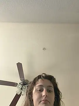 julia4thewin online show from May 20, 2026, 9:01 pm