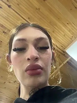 lizz lunna online show from May 4, 2026, 3:21 am