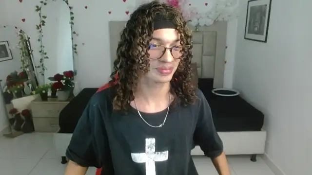 Axel fox77 online show from June 8, 2026, 1:22 am