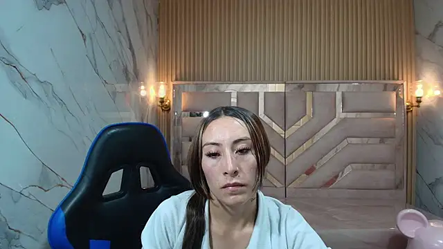katalina r  online show from May 1, 2026, 8:14 pm