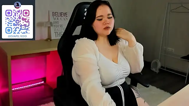 EvaCarrt online show from February 4, 2026, 8:42 am