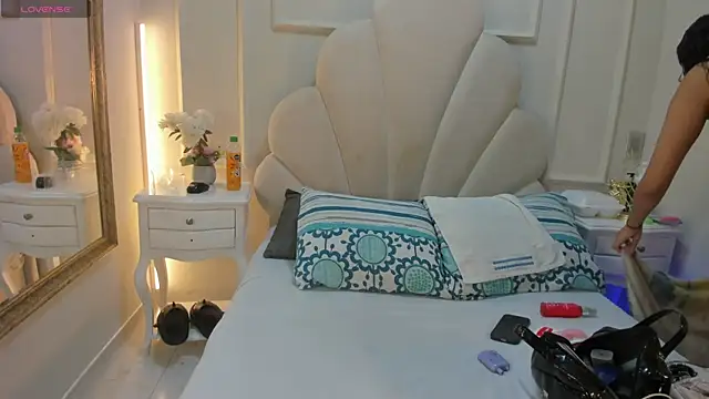 Snapshot of Miaaffox chatting on February 12, 2026, 8:08 pm Miaaffox online show from February 12, 2026, 8:08 pm