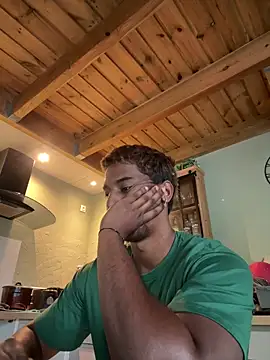 Snapshot of Axel_black10 chatting on February 20, 2026, 10:06 am Axel black10 online show from February 20, 2026, 10:06 am