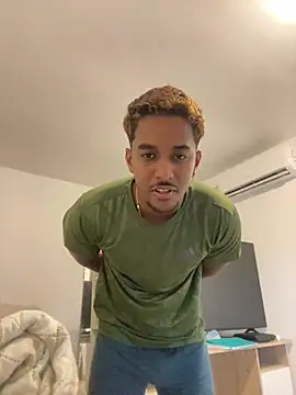 Snapshot of Axel_black10 chatting on March 3, 2026, 2:24 pm Axel black10 online show from March 3, 2026, 2:24 pm