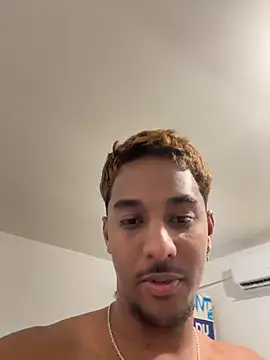 Snapshot of Axel_black10 chatting on March 4, 2026, 6:59 pm Axel black10 online show from March 4, 2026, 6:59 pm