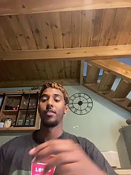 Snapshot of Axel_black10 chatting on February 21, 2026, 12:07 pm Axel black10 online show from February 21, 2026, 12:07 pm