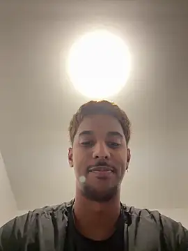 Snapshot of Axel_black10 chatting on March 5, 2026, 8:44 am Axel black10 online show from March 5, 2026, 8:44 am