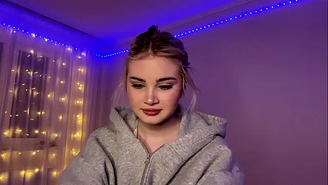 KariJarecke online show from February 3, 2026, 1:05 pm