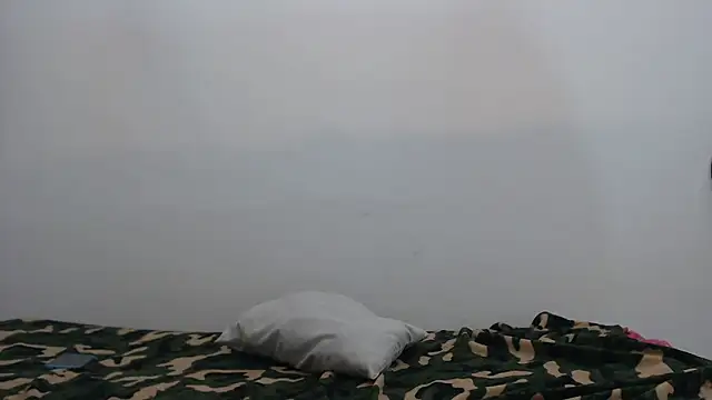 littlepearl18 online show from February 5, 2026, 1:45 am