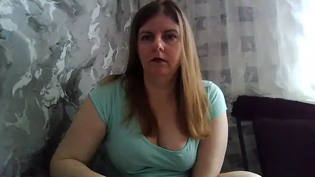 Snapshot of DarkRose0104 chatting on February 8, 2026, 8:01 am DarkRose0104 online show from February 8, 2026, 8:01 am