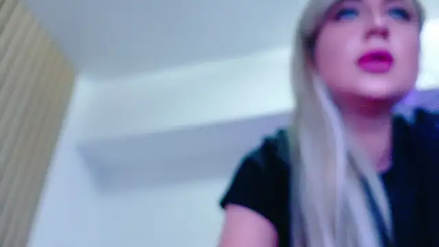 EvelinHill online show from March 22, 2026, 5:10 am