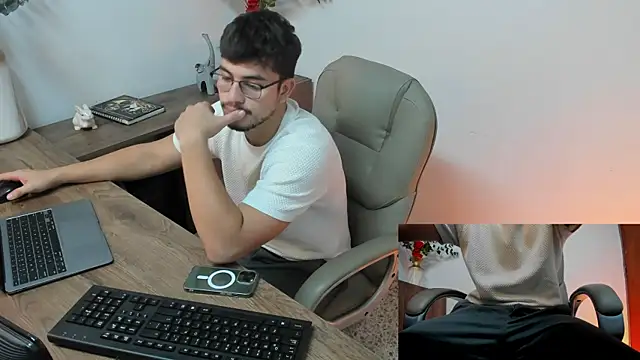 Snapshot of Jay_Grip chatting on February 10, 2026, 6:40 pm Jay Grip online show from February 10, 2026, 6:40 pm