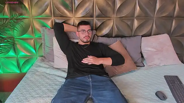 Snapshot of Jay_Grip chatting on March 10, 2026, 1:04 pm Jay Grip online show from March 10, 2026, 1:04 pm