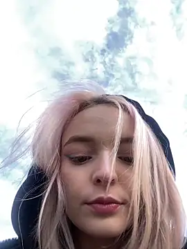 Snapshot of aka_Blonde chatting on March 26, 2026, 9:29 am aka Blonde online show from March 26, 2026, 9:29 am