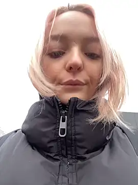 Snapshot of aka_Blonde chatting on March 29, 2026, 8:27 am aka Blonde online show from March 29, 2026, 8:27 am