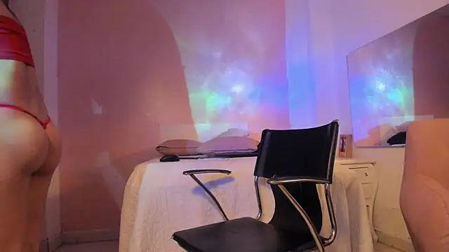 Naomy2033 online show from January 18, 2026, 6:11 pm