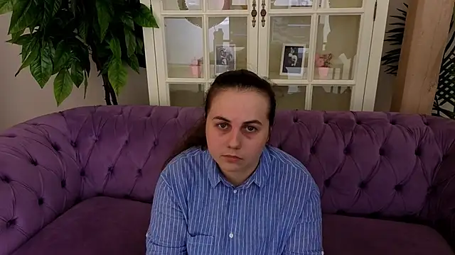 Snapshot of MikaFoxy chatting on April 1, 2026, 5:53 am MikaFoxy online show from April 1, 2026, 5:53 am