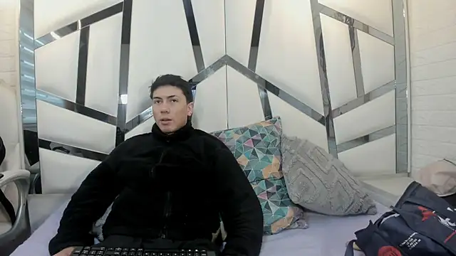 ScarlettAndLucas online show from March 8, 2026, 12:19 pm