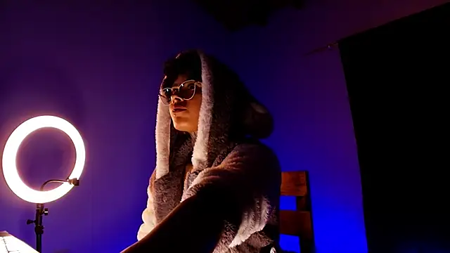 Canela Osada  online show from April 25, 2026, 3:31 am