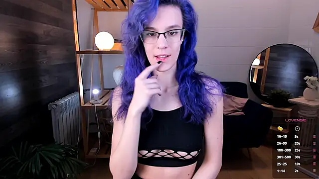 AuraLaunni online show from June 21, 2026, 6:41 am