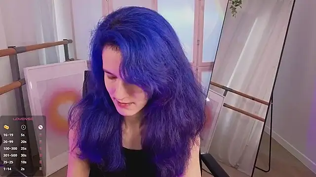 AuraLaunni online show from June 10, 2026, 6:58 am