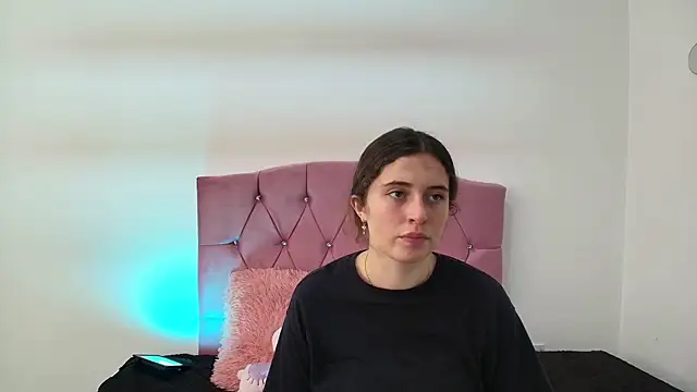 Snapshot of Cherry_Boomxx chatting on February 24, 2026, 5:58 pm Cherry Boomxx online show from February 24, 2026, 5:58 pm