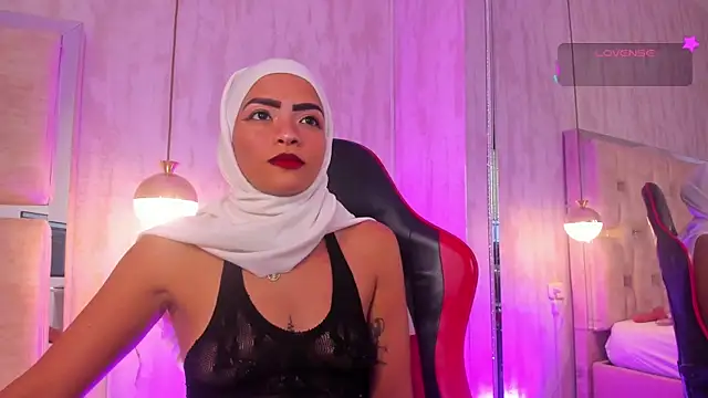 VeronicaFlowers  online show from February 4, 2026, 8:37 pm